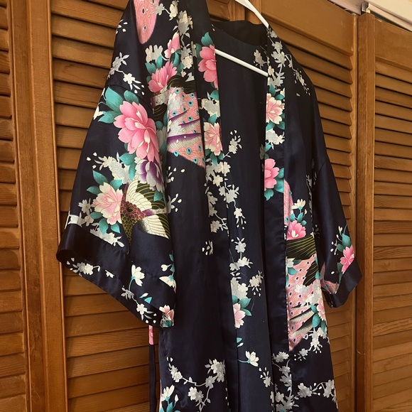 Japanese Robe - Picture 2 of 5